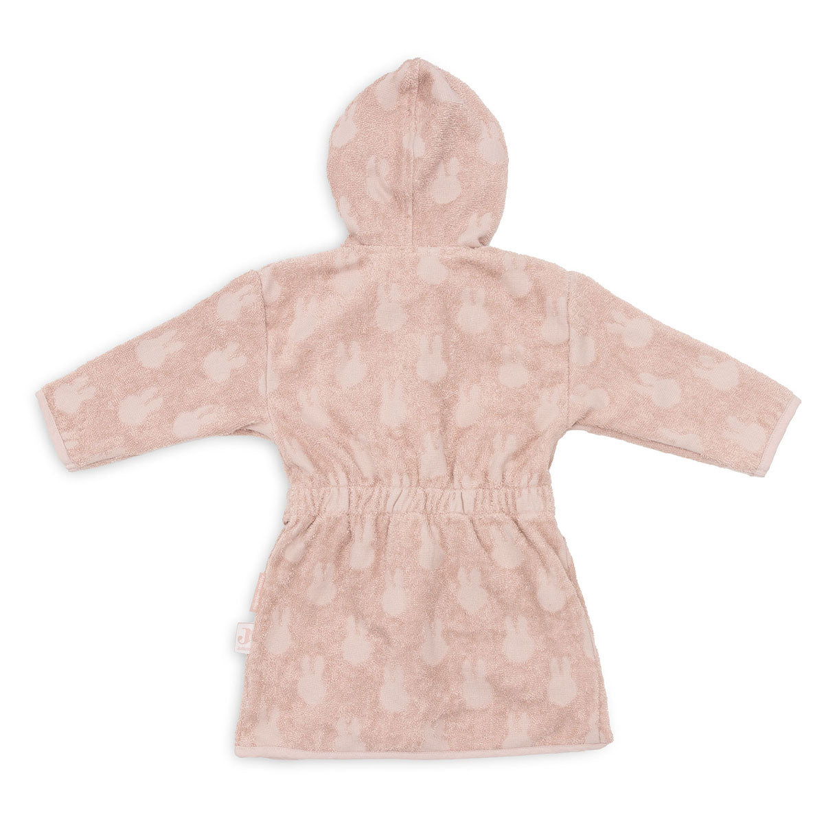 De heerlijk zachte Miffy jacquard badjas van Jollein in wild rose is ideaal na het badderen of zwemmen. Houd je kindje warm en comfortabel met deze handige badjas. Met koordsluiting en drukknoopje. 1-4 jaar. VanZus