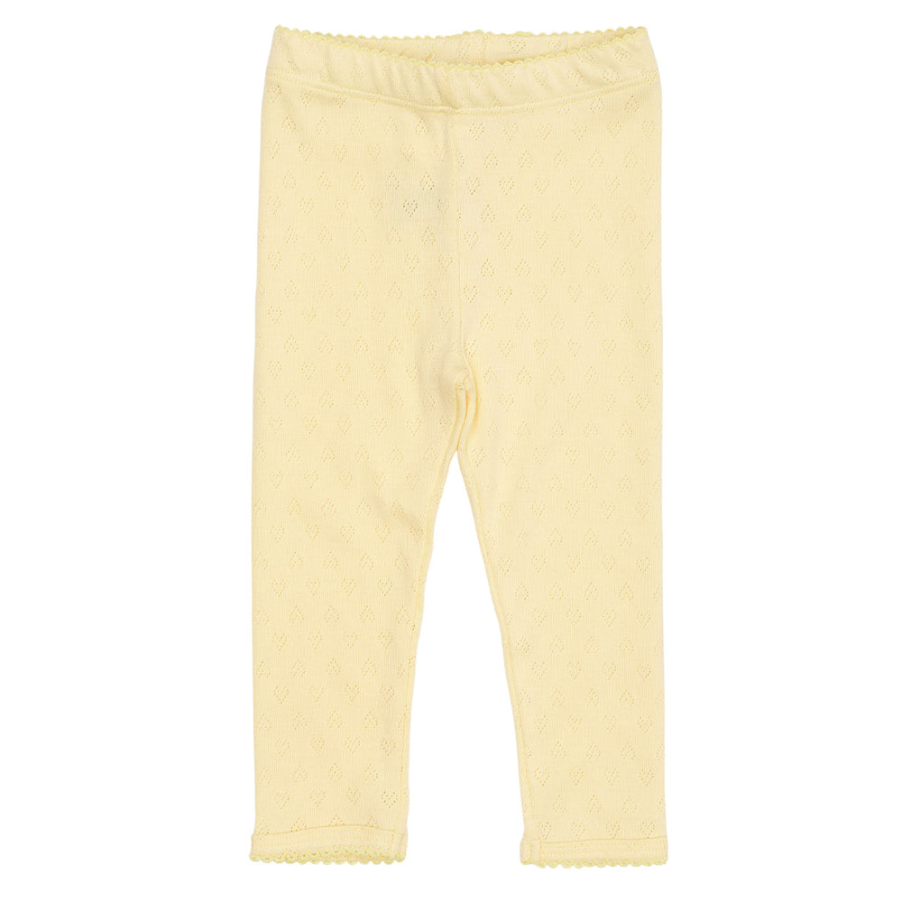 De pointelle heart broek in de kleur pale yellow van Copenhagen Colors is perfect om te combineren met andere items, kleuren en accessoires. De legging is zacht, elastisch met een subtiel hartjes motief. In maten 50 t/m 80. VanZus