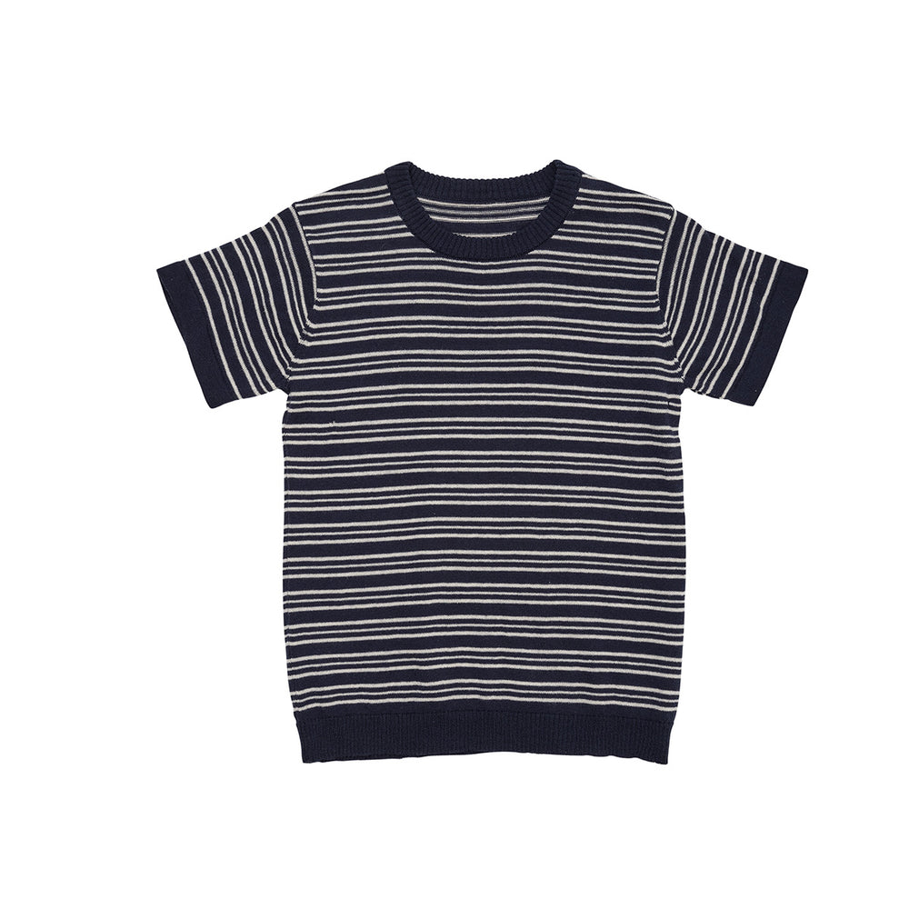 Een hippe basic: het gebreide t-shirt navy/cream van het merk Copenhagen Colors. Luxe uitstraling, zacht katoen en met mooi gestreept design. Ook in de variant sky blue en dusty rose. VanZus