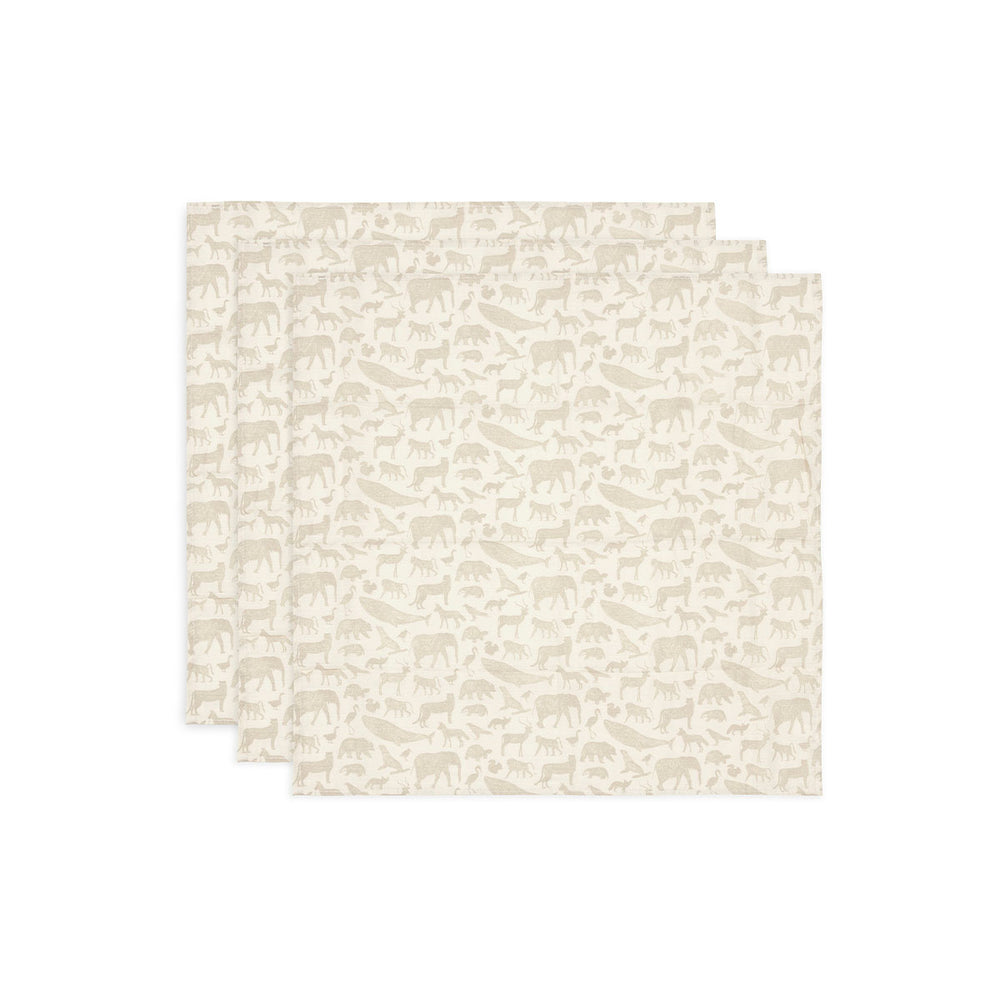 Een musthave: de 3-pack hydrofiel doek small in de variant animals nougat van Jollein. Want van swaddle doeken heb je als ouders nooit genoeg. Functioneel en hip! Afmeting 70 x 70 cm. VanZus