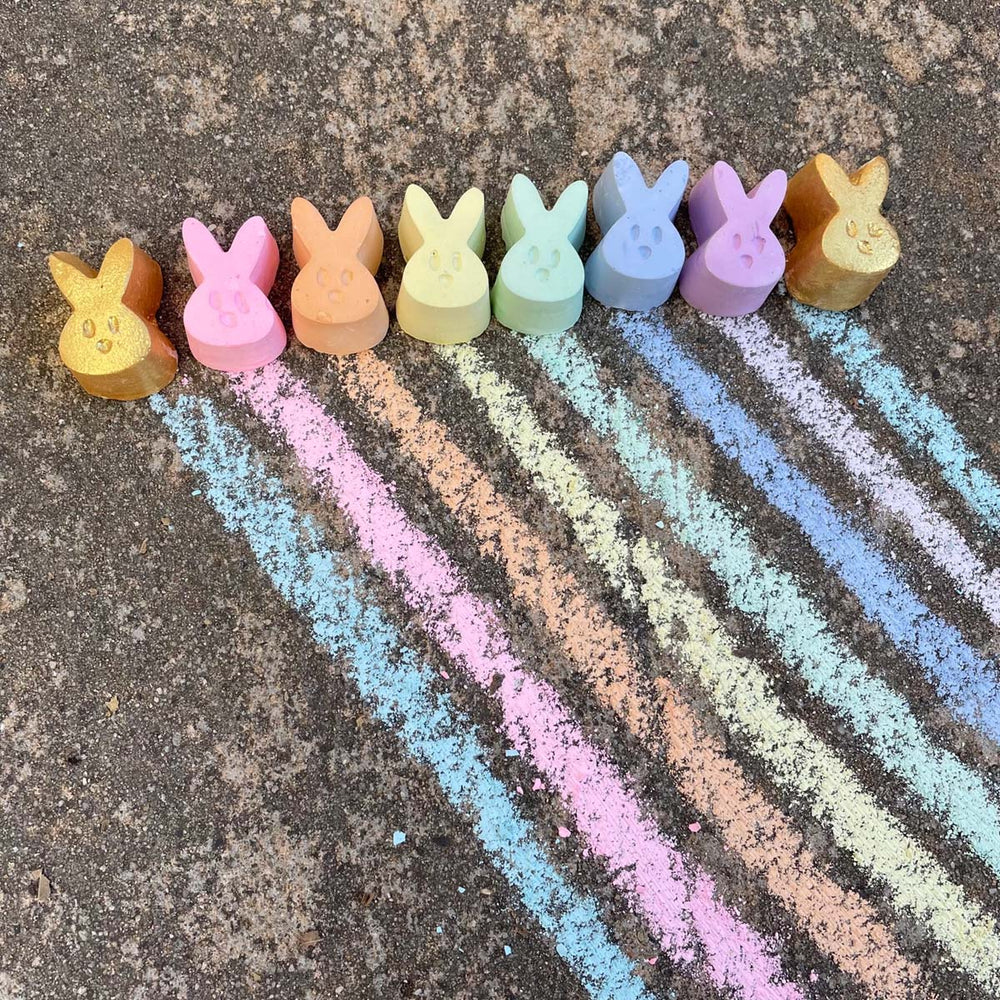 Maak de mooiste creaties tijdens het buitenspelen met het stoepkrijt flock of fluffles van het merk TWEE. Deze set bestaat uit 8 konijntjes in verschillende kleuren, waaronder 2 gouden en de rest pastelkleurig. VanZus