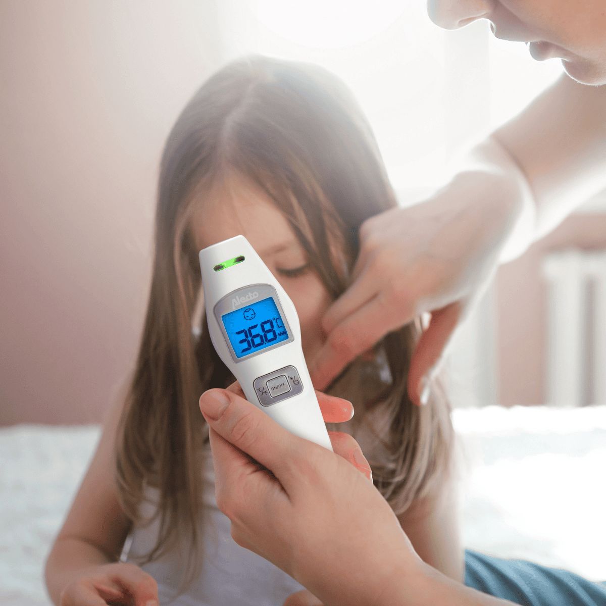 Meet de temperatuur van jouw kindje nauwkeurig en snel met deze voorhoofdsthermometer infrarood BC37 van het merk Alecto. Het apparaat slaat de laatste 20 metingen automatisch op. VanZus`