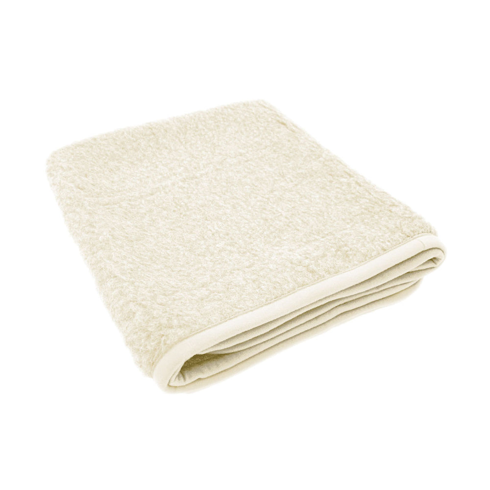 Houd je kindje of jezelf lekker warm met deze heerlijke thumbled deken in natural 100 x 140 cm van het merk Alwero. Deze heerlijke deken geeft je extra warmte tijdens het slapen als het koud is, en is heerlijk om mee op de bank te kruipen. VanZus