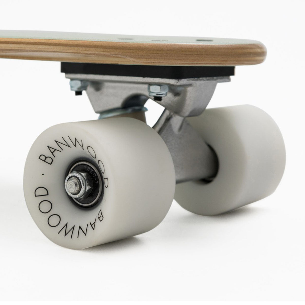 Voor stoere kinderen is dit toffe Banwood skateboard in mint ideaal! Dit skateboard is een klein cruiserboard, speciaal ontworpen voor zowel beginners als gevorderde skateboarders. VanZus