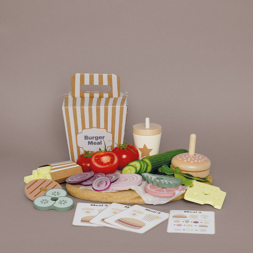 Stapelen maar! Met het hamburger stapelspeelgoed van het merk Jabadabado. Maak met de houten onderdelen de heerlijkste hamburger en speel met andere meegeleverde items. Stimuleert de creativiteit. VanZus