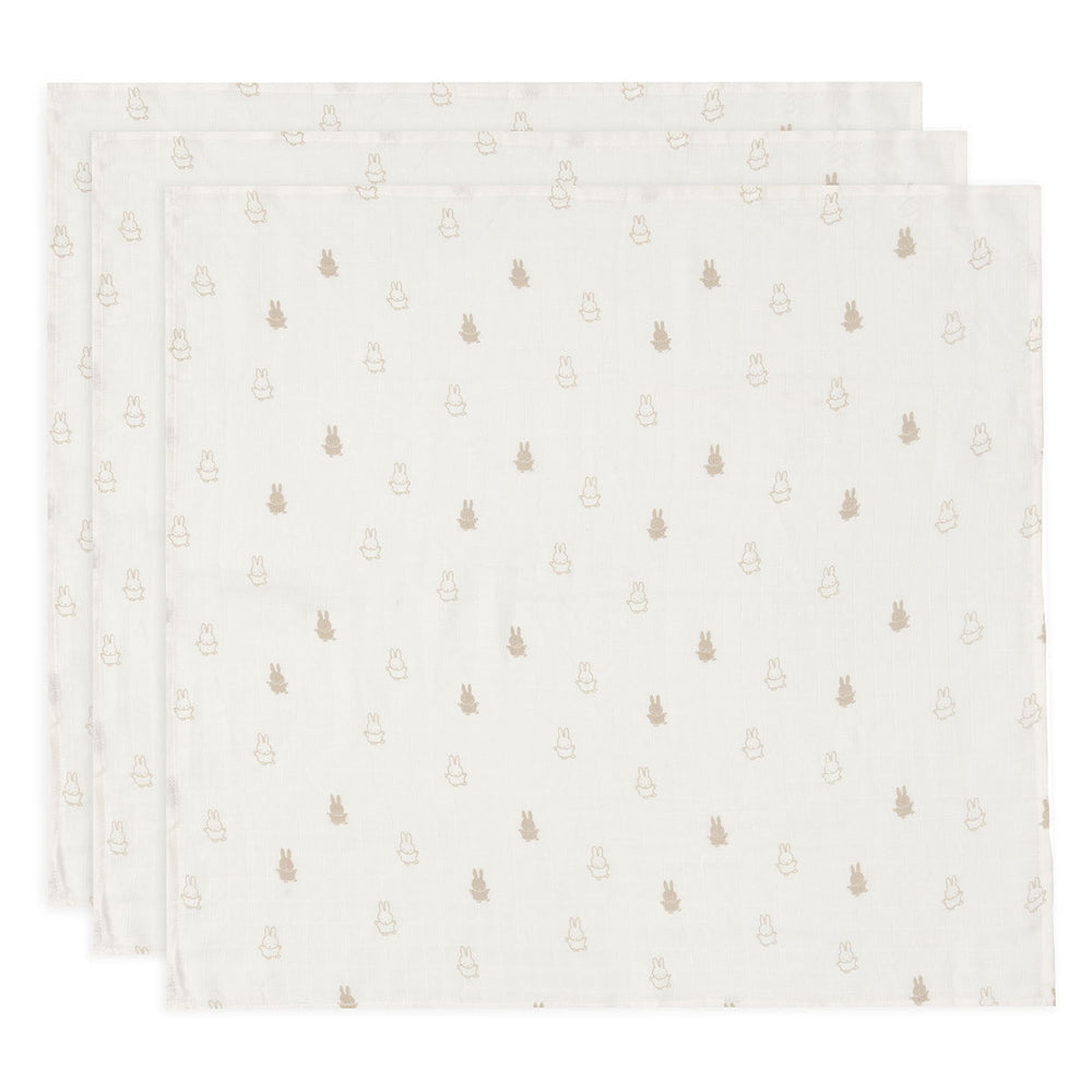 Een musthave: de 3-pack hydrofiel doek small in de variant happy Miffy nougat van Jollein. Want van swaddle doeken heb je als ouders nooit genoeg. Functioneel en hip! Afmeting 70 x 70 cm. VanZus