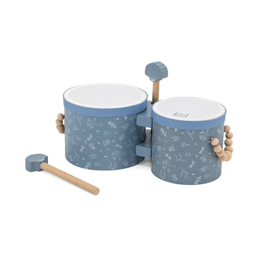 Laat je kindje kennis maken met muziek met deze fantastische houten bongo's in de kleur blauw van het leuke merk Label Label. Deze prachtige bongo's zijn niet alleen leuk om mee te spelen, maar zien er ook fantastisch uit! VanZus