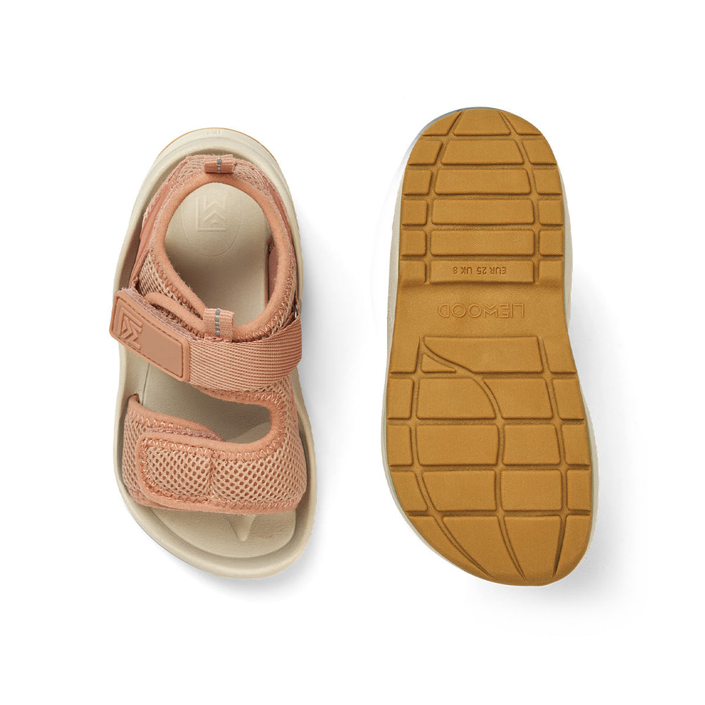 Ben je op zoek naar fijne sandalen voor jouw kleintje? Deze christi sandalen in rose multi mix van het merk Liewood zijn ideaal voor de zomervakanties en tijdens de warme dagen. Deze sandalen zijn niet alleen praktisch, maar zien er ook heel erg leuk uit! VanZus