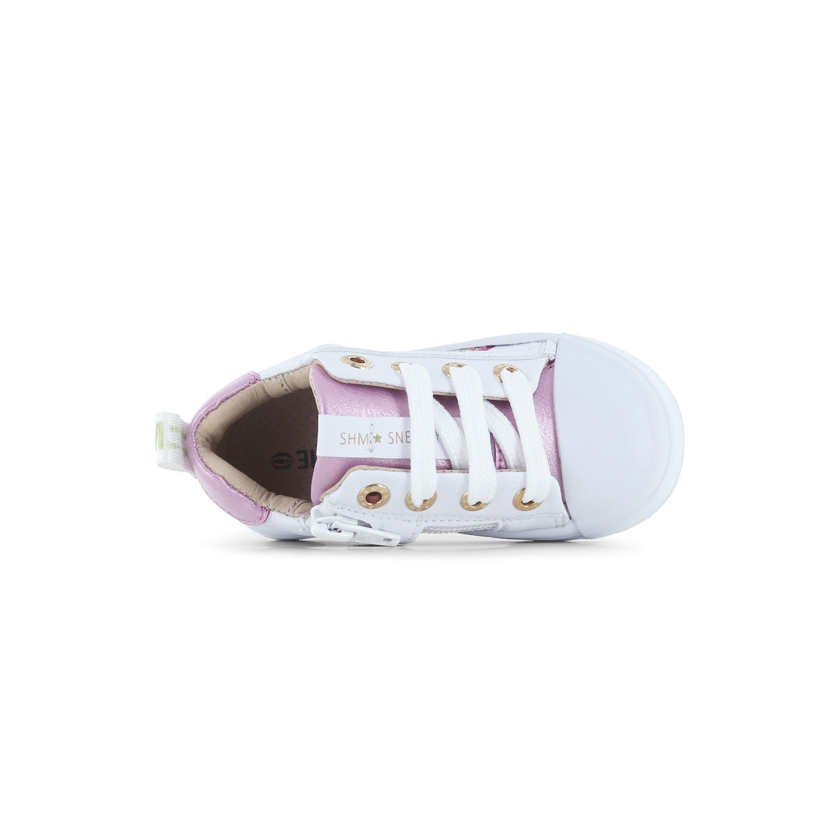 De Shoesme sneakers white pink zijn super leuke schoenen voor jouw kindje. Shoesme heeft een hele uitgebreide sneaker collectie. Alle sneakers zien er tof uit want er is veel aandacht besteed aan de details. VanZus.