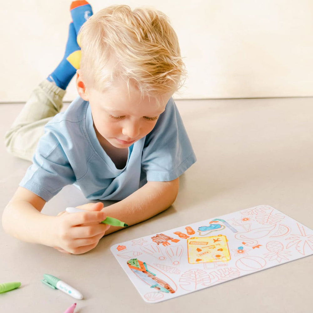 Voor creatieve kinderen: de florida mini kit met siliconen mat + 4 markers van Super Petit. Ideaal voor thuis en onderweg. Uitwisbaar, droogt snel en is niet giftig. Geschikt vanaf 3 jaar. VanZus
