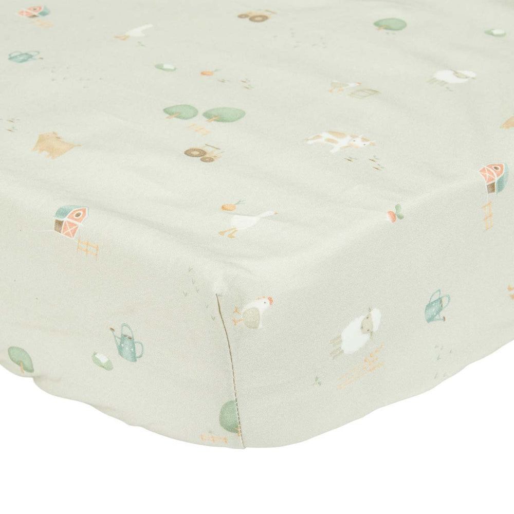Het matrasje beschermen met het stijlvolle hoeslaken wieg uit de collectie little farm van Little Dutch. Het hoeslaken biedt veiligheid en comfort voor jouw kindje. Leuk om te combineren met bijpassende items. VanZus