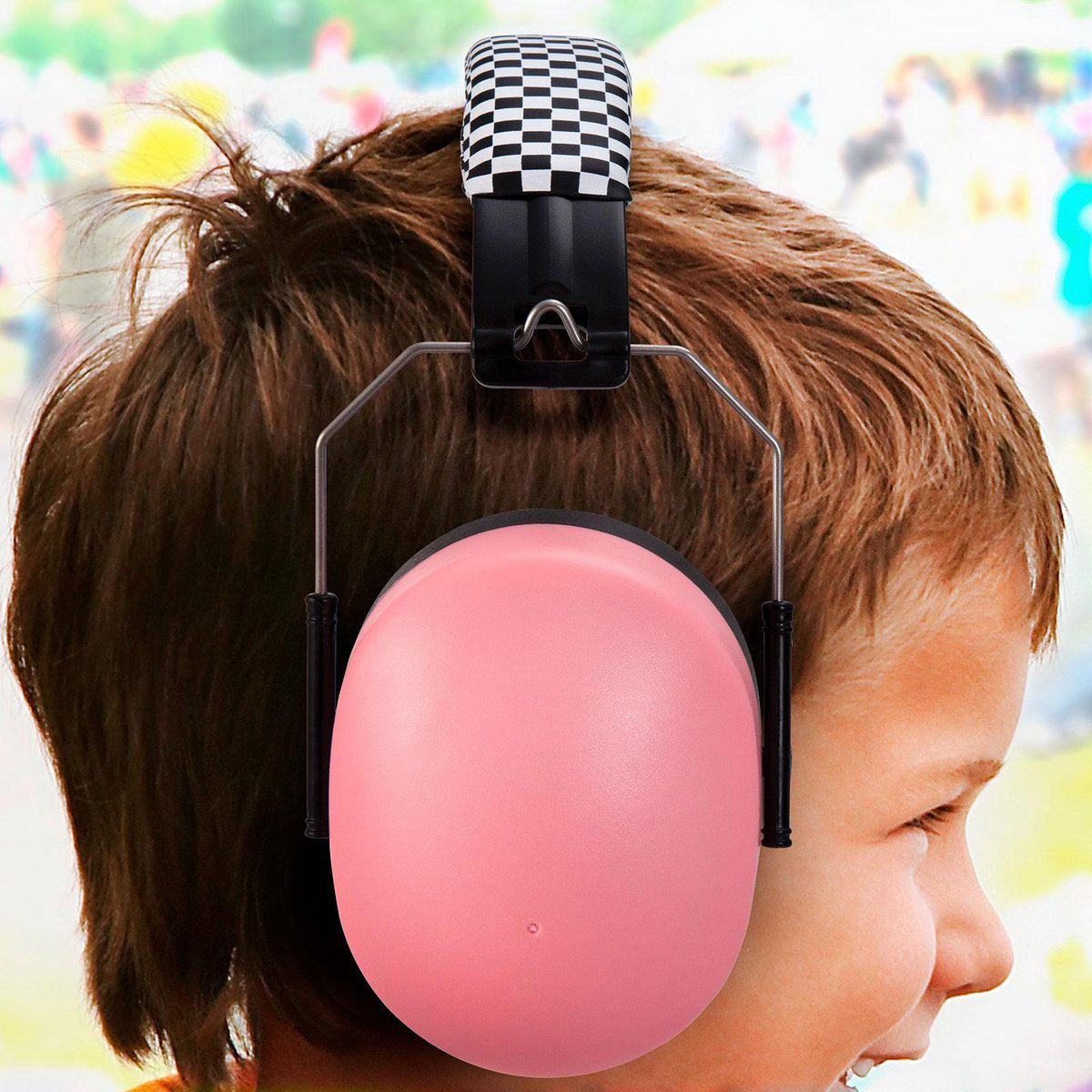 Bescherm het gehoor van je kleintje met Alecto oorbeschermers baby roze. Het gehoor van een kind is nog volop in ontwikkeling en daardoor natuurlijk minder goed bestand tegen hard geluid. VanZus