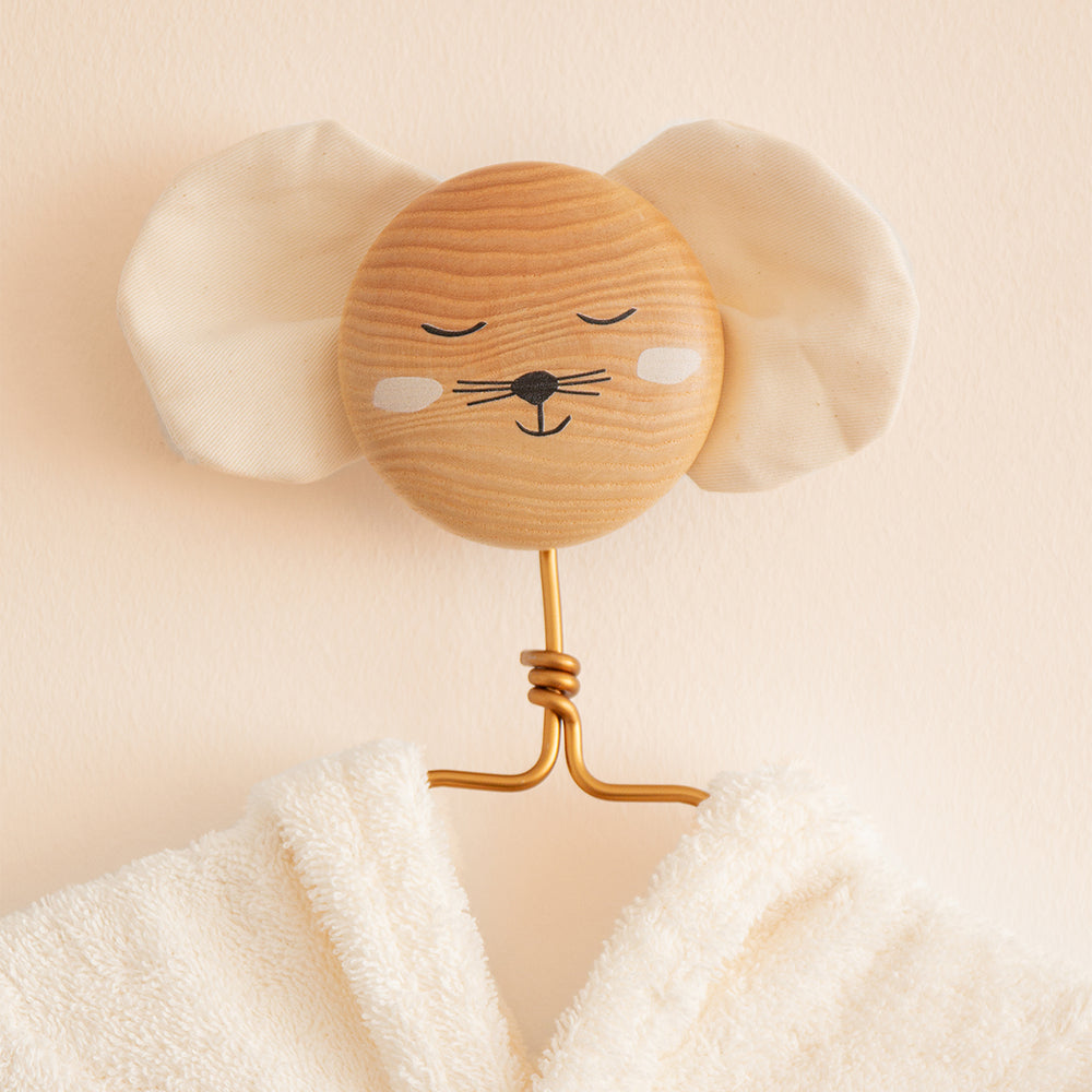 Voeg een vleugje fantasie toe aan de kamer van je kind en houd het schattig en elegant met deze mouse wandhaak van het merk Nobodinoz. Gemaakt van massief essenhout en bedrukt met niet-giftige verf of vernissen. VanZus