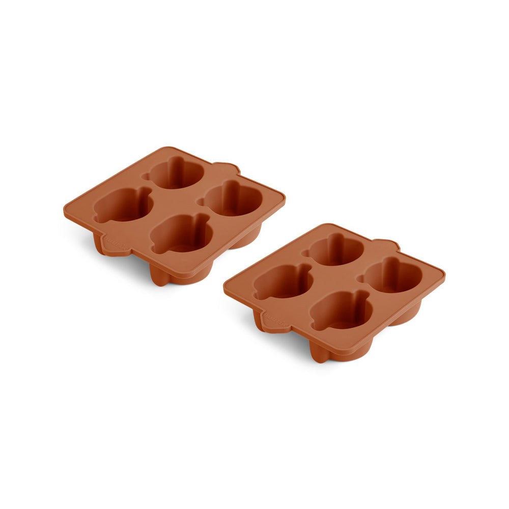 Duik de keuken in met jouw apenkop met deze Nuuroo Anan siliconen bakvorm set van 2 in de kleur caramel café. De bakset bestaat uit twee vormen met dierenhoofdjes en is gemaakt van 100% chemicaliën-vrije siliconen. VanZus