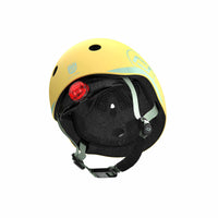 Met de Scoot and Ride helm XS lemon kan je jouw kindje met een gerust hart op pad laten gaan op de fiets, skates of step. Deze stoere kinderhelm beschermt het hoofdje van jouw kind tijdens het vallen. VanZus.