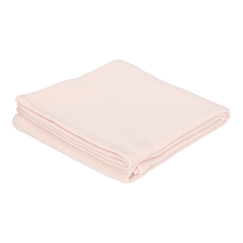 De swaddle doek van Little Dutch pure soft pink is multifunctioneel: gebruik de hydrofiele doek om je kind af te drogen, als onderlegger bij het verschonen, als spuugdoek of inbakerdoek. Leuk om te geven als kraamcadeau! VanZus