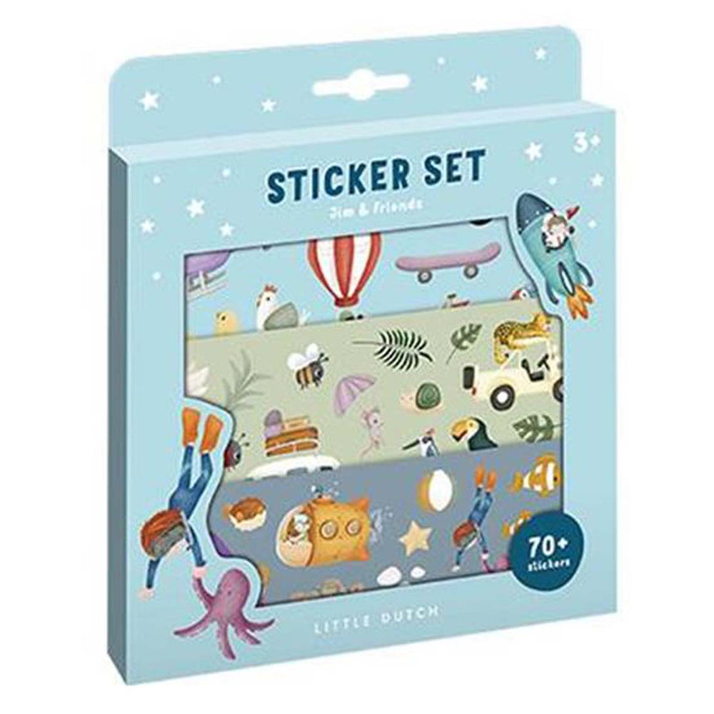 Voor creatieve kindjes:  stickers jim & friends van het merk Little Dutch. De stickerset bestaat uit 3 stickervellen met meer dan 70 stickers en een achtergrond die versierd kan worden. Vanaf 3 jaar. VanZus