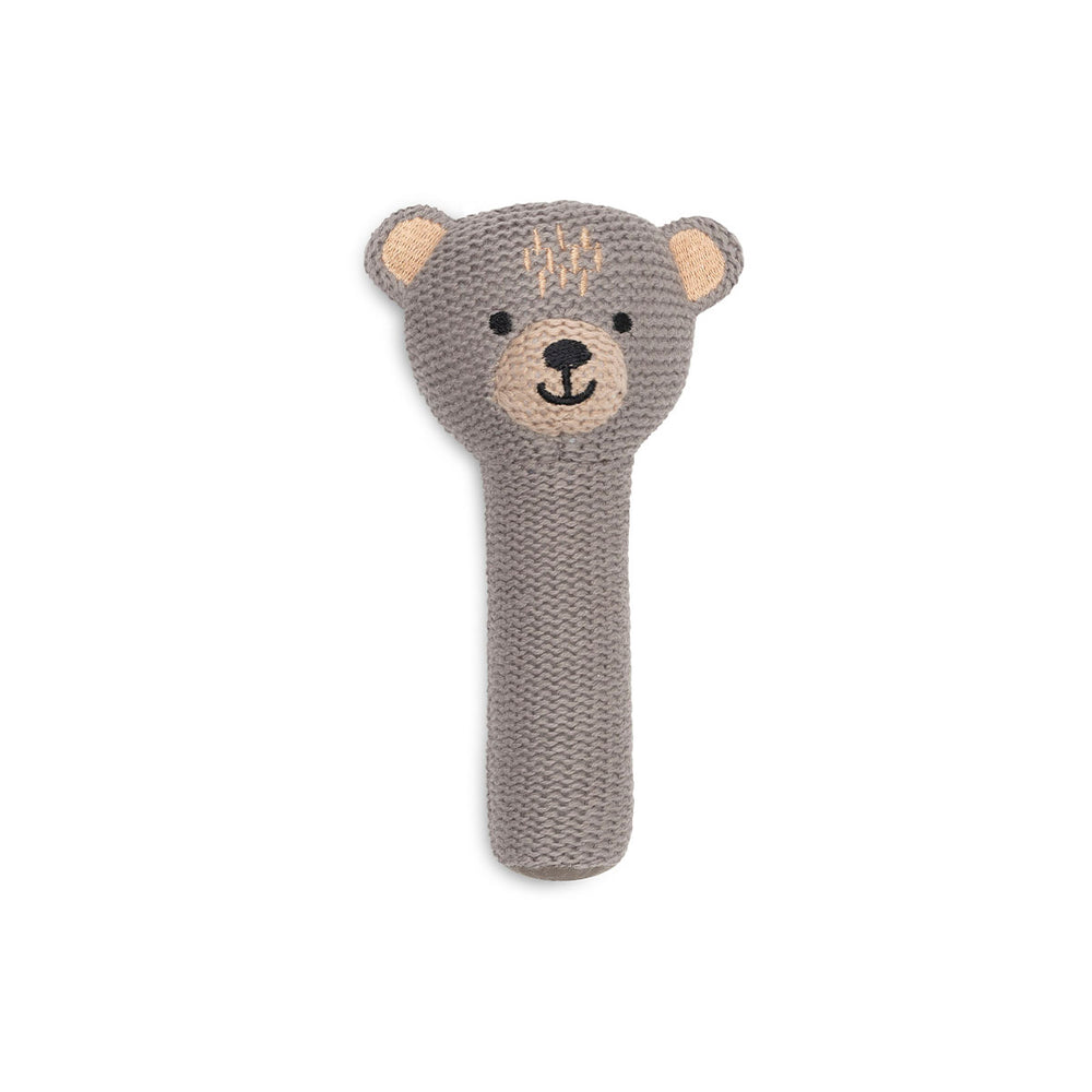 Jollein’s bear rammelaar is het perfecte eerste speelgoed. Eenvoudig vast te pakken met kleine kinderhandjes, lief gezichtje, zachte stof en een vrolijk belletje. Ook in fox en giraffe te koop. VanZus