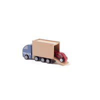Met de Kid’s Concept truck Aiden kan jouw kindje van alles vervoeren. Deze mooie vrachtwagen is gemaakt van hout en past perfect bij de collectie voertuigen van jouw kindje. VanZus.
