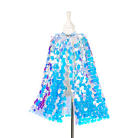 Creëer een magische sfeer met de verkleed cape Lorelie van het merk Souza! Gemaakt van ontelbaar veel glitters en pailletten in de kleuren paars en blauw. Kan eenvoudig over kleding heen aangetrokken worden. VanZus