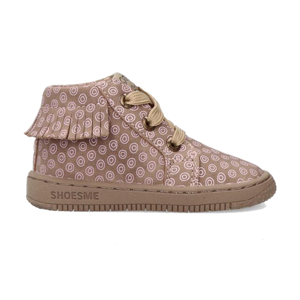 Stijlvol, comfortabel en veilig: de Shoesme baby-proof schoen  in taupe pink. Speciaal ontworpen voor kindjes die hun eerste stapjes zetten. Met veter en anti-slipzool. In verschillende kleuren en maten. VanZus