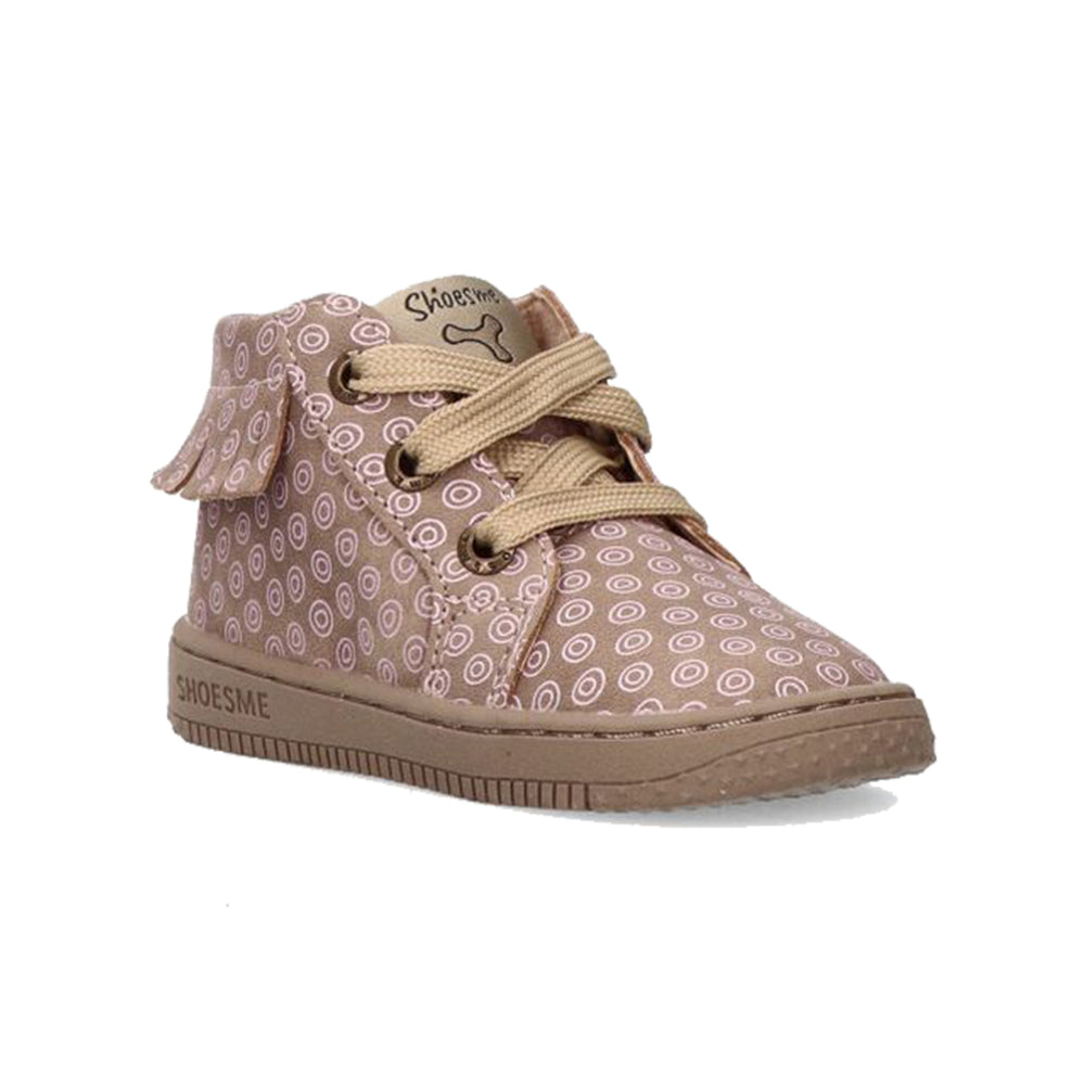 Stijlvol, comfortabel en veilig: de Shoesme baby-proof schoen  in taupe pink. Speciaal ontworpen voor kindjes die hun eerste stapjes zetten. Met veter en anti-slipzool. In verschillende kleuren en maten. VanZus