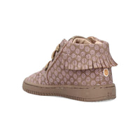 Stijlvol, comfortabel en veilig: de Shoesme baby-proof schoen  in taupe pink. Speciaal ontworpen voor kindjes die hun eerste stapjes zetten. Met veter en anti-slipzool. In verschillende kleuren en maten. VanZus