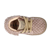 Stijlvol, comfortabel en veilig: de Shoesme baby-proof schoen  in taupe pink. Speciaal ontworpen voor kindjes die hun eerste stapjes zetten. Met veter en anti-slipzool. In verschillende kleuren en maten. VanZus