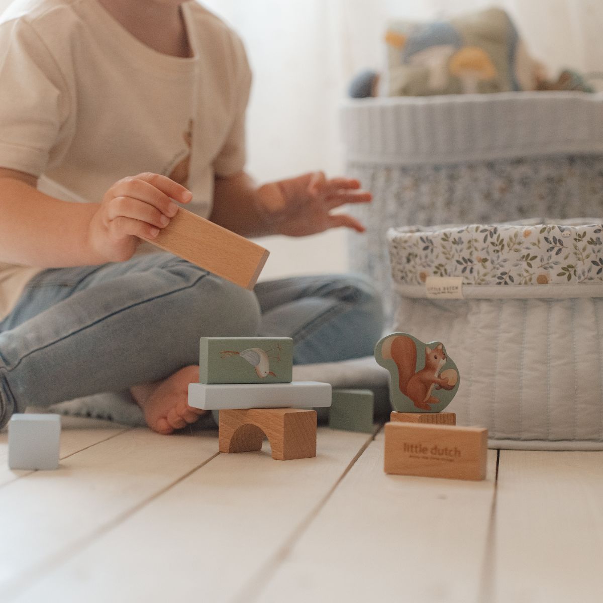 Voor kleine bouwers: de Little Dutch bouwblokken uit de forest friends-collectie! Deze kleurrijke houten blokken stimuleren creativiteit en motoriek. Ideaal voor kinderen vanaf 2 jaar! VanZus