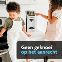 Je redder in nood heb je gevonden met de formula pro advanced flesvoedingmaker van Baby Brezza. Maak een flesje klaar op de juiste temperatuur met één druk op de knop! Het apparaat mengt, verwarmt en doseert melkpoeder automatisch met slechts één druk op de knop tot de juiste dikte en temperatuur. VanZus