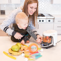 Maak het bereiden van gezonde, verse babyvoeding eenvoudig met de Baby Brezza food maker deluxe. Deze handige babyvoedingmaker stoomt en mixt in één stap, zonder dat je het eten hoeft over te scheppen zoals bij veel andere apparaten. Binnen slechts 10 minuten bereid je tot 900 ml voedzame maaltijden voor je kleintje. VanZus