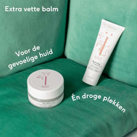 De zachte huid van je baby wil je natuurlijk zo zacht mogelijk houden. Maar soms kan het gebeuren dat de huid van je kleintje droog of rood wordt, of schrale plekken krijgt. Dan is deze Naïf baby balm 0% parfum baby een echte must have! VanZus