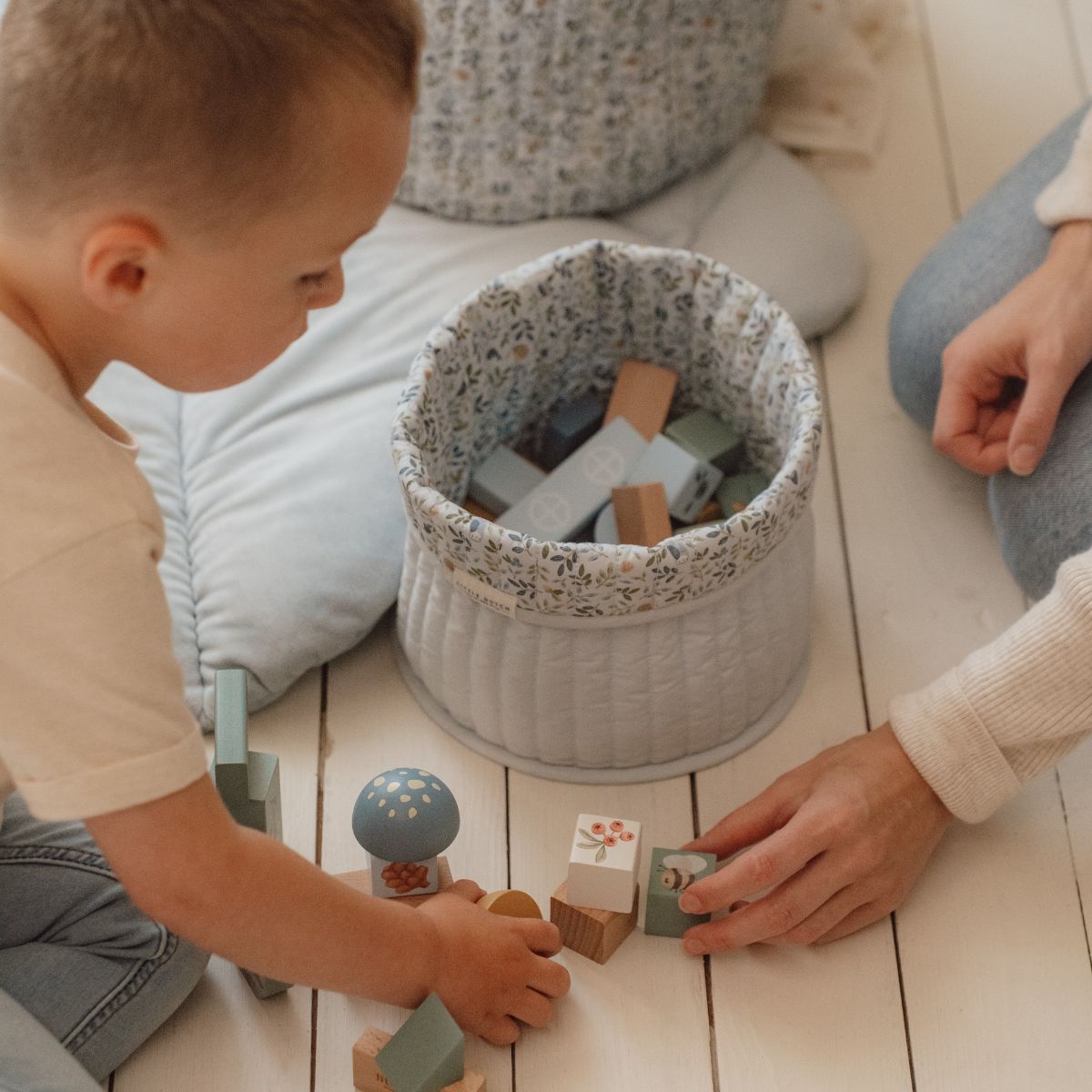 Voor kleine bouwers: de Little Dutch bouwblokken uit de forest friends-collectie! Deze kleurrijke houten blokken stimuleren creativiteit en motoriek. Ideaal voor kinderen vanaf 2 jaar! VanZus