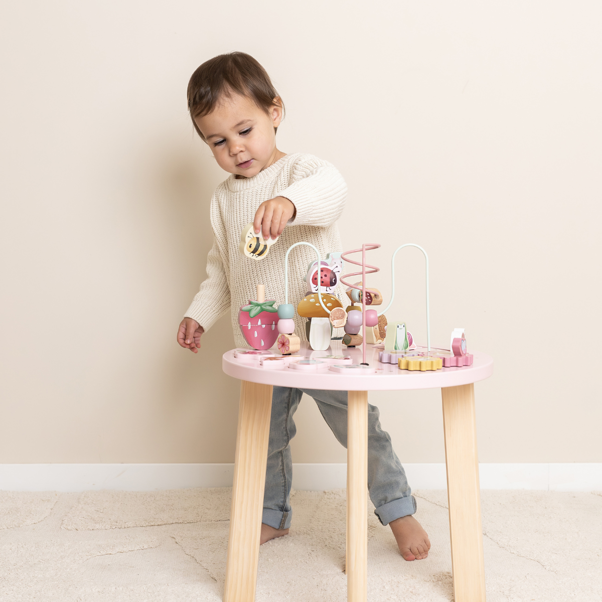 Ontdekken maar! De fairy garden activiteitentafel van het merk Little Dutch zit boordevol leuke spelletjes voor kleine ontdekkers. Ontwikkelen, spelen en plezier maken. VanZus