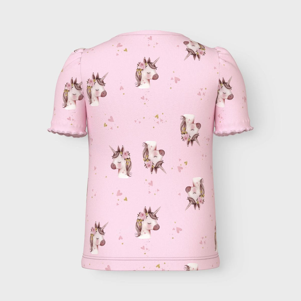Dit lieve shirt is de ideale basis voor comfortabele en schattige outfits. Het jane shirt in de kleur ballerina van het merk Name It is gemaakt van 100% organisch katoen en voelt dan ook lekker zacht aan. VanZus