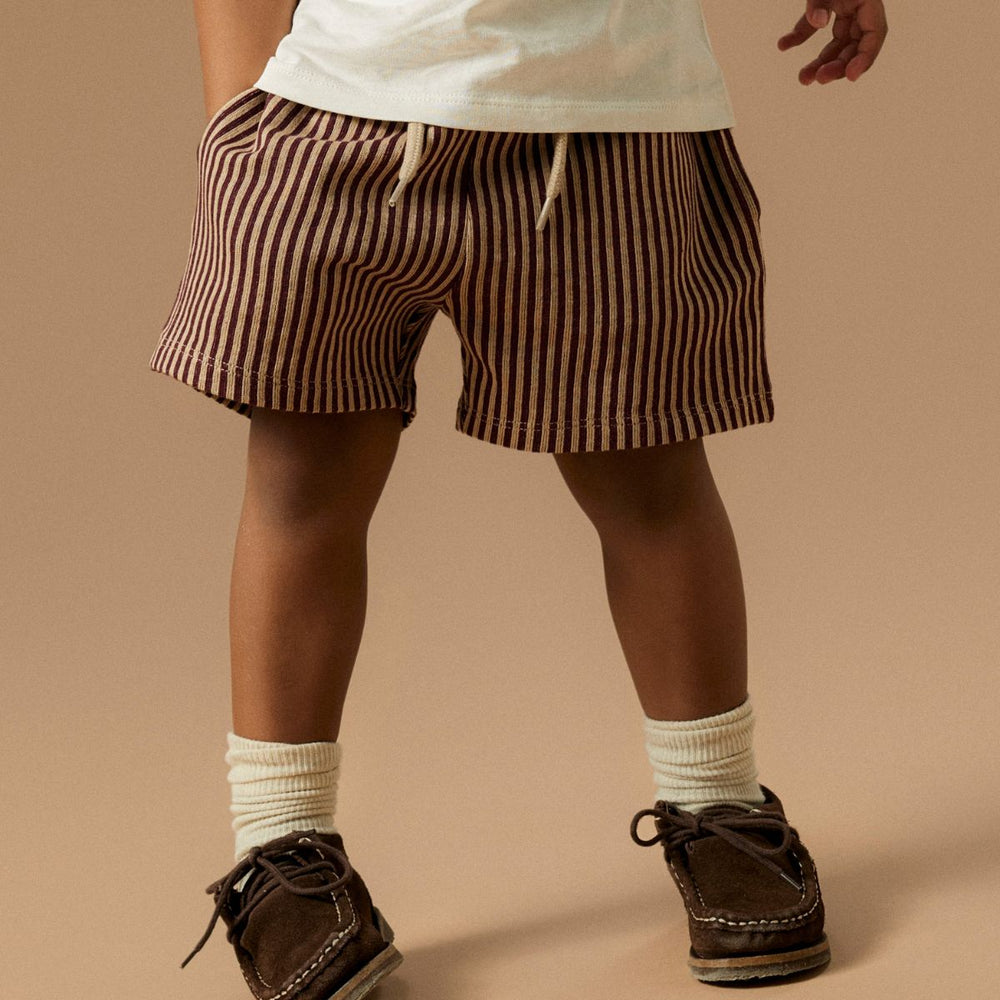 Creëer een relaxte en hippe look met deze haris regular short in de kleur windsor wine van het merk Name It! Deze short is gemaakt van katoen en zit dan ook heel comfortabel en voelt zacht aan. VanZus