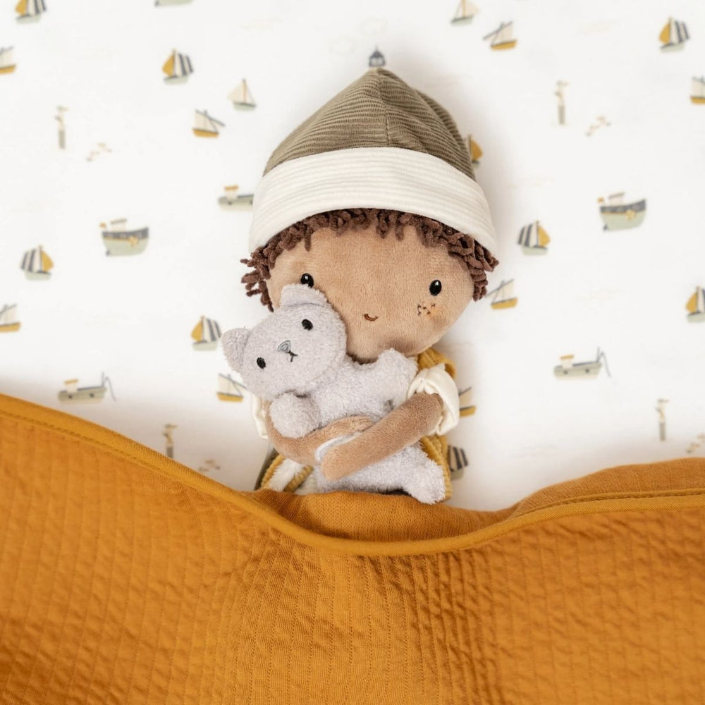 Little Dutch knuffelpop Jake is de ideale speel- en knuffelvriend voor je kleintje. Vrolijk design en geschikt vanaf 12 maanden. Jake is 35 cm. VanZus