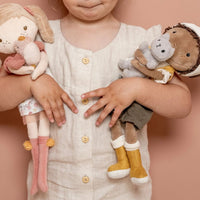 Little Dutch knuffelpop Jake is de ideale speel- en knuffelvriend voor je kleintje. Vrolijk design en geschikt vanaf 12 maanden. Jake is 35 cm. VanZus