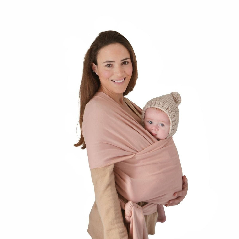 Er is niets prettiger dan je kindje te dragen met een draagdoek. Van het merk Mushie is de draagdoek blush verkrijgbaar. Universele pasvorm, geschikt voor baby’s van 3,6-14,9 kg. In verschillende kleuren. VanZus