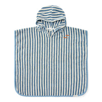 Lekker opdrogen en opwarmen doet je kleintje met deze badponcho in de variant ocean sea life ocean blue van het merk Little Dutch. Deze schattige badponcho is heerlijk zacht en ziet er ook nog eens heel schattig uit! VanZus