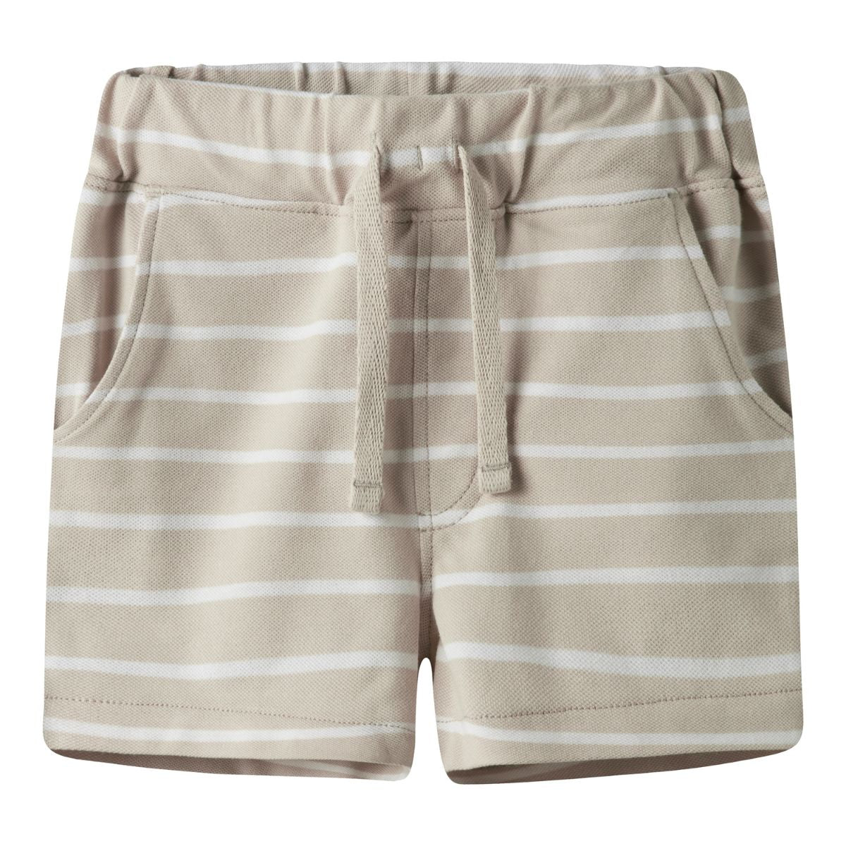 Als je op zoek bent naar een lekkere, zomerse short voor jouw kleintje, zoek dan niet verder! Met deze volo regular short in de kleur peyote white van het merk Name It vang je twee vliegen in één klap! VanZus