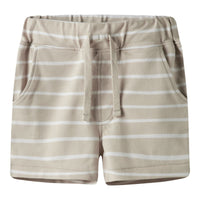 Als je op zoek bent naar een lekkere, zomerse short voor jouw kleintje, zoek dan niet verder! Met deze volo regular short in de kleur peyote white van het merk Name It vang je twee vliegen in één klap! VanZus