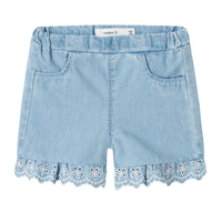 Je kleintje is helemaal klaar voor de zomer met dit baby rose denim short in de kleur light blue denim van het merk Name It. Deze short is gemaakt van een soepele stof en biedt je kindje dan ook genoeg bewegingsvrijheid. VanZus