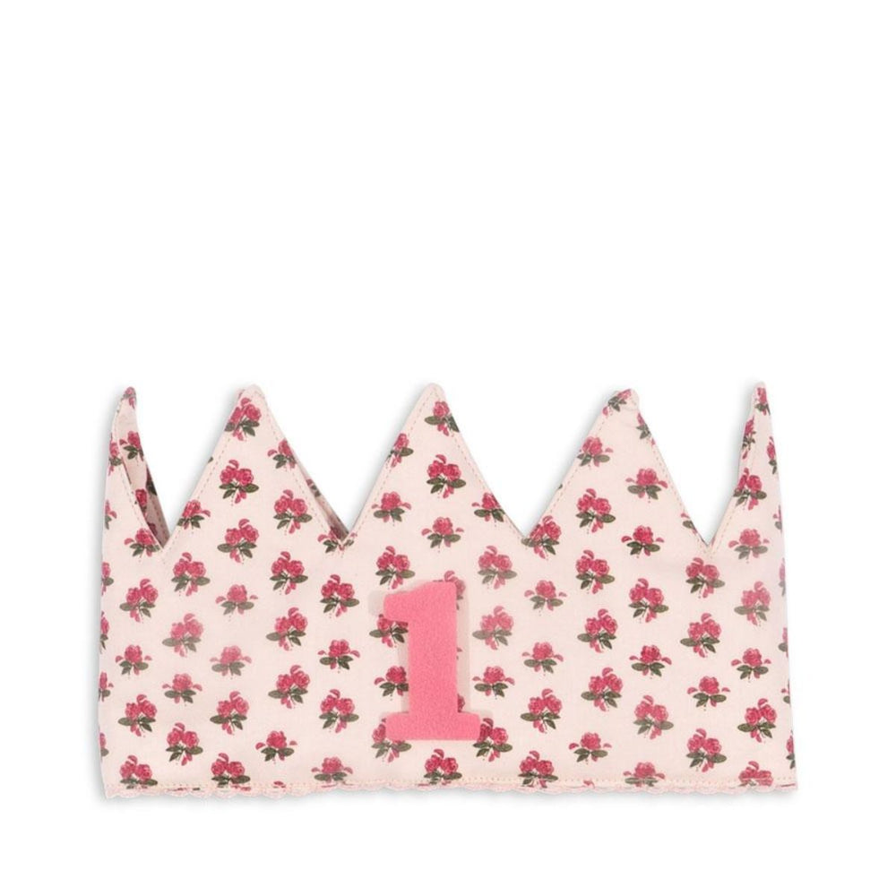 De verjaardagskroon in rosie blush van het merk Konges Slojd is de perfecte aanvulling op elke verjaardagsviering! Deze feestelijke kroon maakt het extra speciaal voor je kleintje en zorgt voor een onvergetelijke dag. VanZus