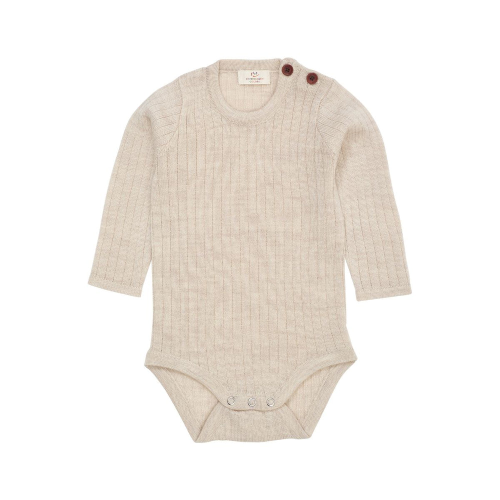 Het Copenhagen Colors merino rib rompertje pale cream melange voelt zacht aan en houdt goed warmte vast. Gemaakt van 100% Merinowol, dus ideaal voor de winter. VanZus