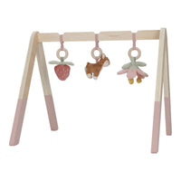 De Little Dutch babygym uit de fairy garden-collectie is kleurrijk en prikkelt de nieuwsgierigheid van je baby met schattige elfjes, rammelaars en knispergeluiden. Perfect als kraamcadeau! VanZus