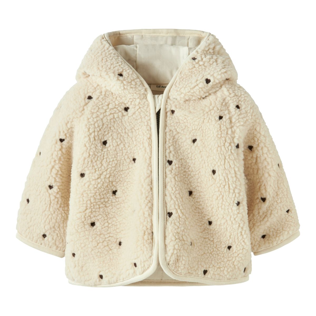 Hoe schattig is de nalo baby jas in de kleur turtledove hearts van het Nederlandse merk Lil' Atelier? Het jasje is te dragen in alle seizoenen, als tussenjas, vestje of zomerjasje. En door de print met hartjes is de jas echt een blikvanger. VanZus
