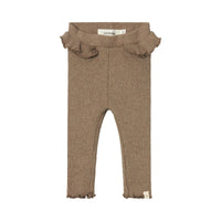 Hoe schattig is deze baby sophia sia slim legging in de kleur shitake van het lieve merk Lil' Atelier?! Deze schattige legging is perfect voor je kleine spruit en wil je het liefst elke dag aandoen bij je kleintje, zo leuk is hij! VanZus