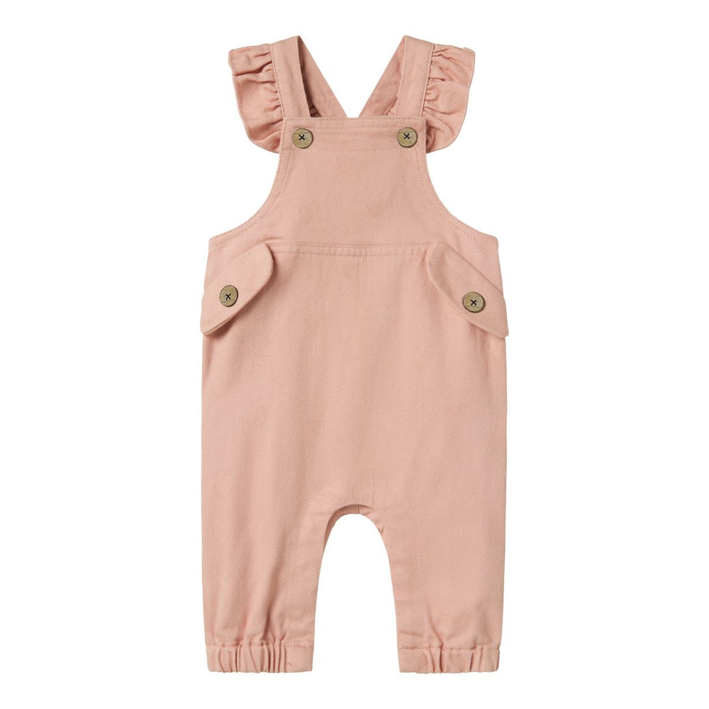 Stel de leukste looks samen met deze te schattige lamina baby overall in de kleur misty rose van het merk Lil' Atelier! Deze geweldige overall zit niet alleen heel lekker, maar zorgt ook voor een super stijlvolle look! VanZus