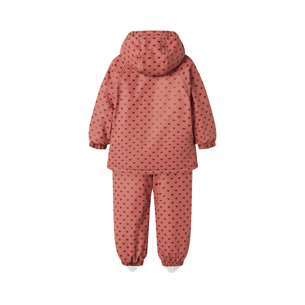 Je kleintje blijft lekker warm en droog met het dry10 set in de kleur withered rose van het merk Lil' Atelier. Dit functionele en duurzame regenpak is wind- en waterdicht, ideaal voor regenachtige dagen. VanZus
